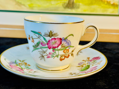 Fine Bone China Tea Set - Complete Service for 4 with Floral Design | Teapot, Cups, Saucers & Creamer