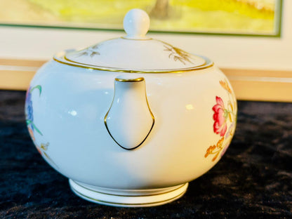 Fine Bone China Tea Set - Complete Service for 4 with Floral Design | Teapot, Cups, Saucers & Creamer