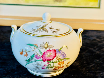 Fine Bone China Tea Set - Complete Service for 4 with Floral Design | Teapot, Cups, Saucers & Creamer