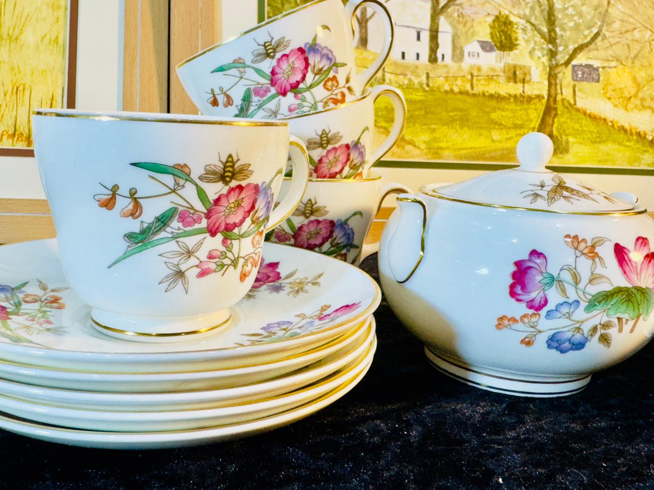 Fine Bone China Tea Set - Complete Service for 4 with Floral Design | Teapot, Cups, Saucers & Creamer